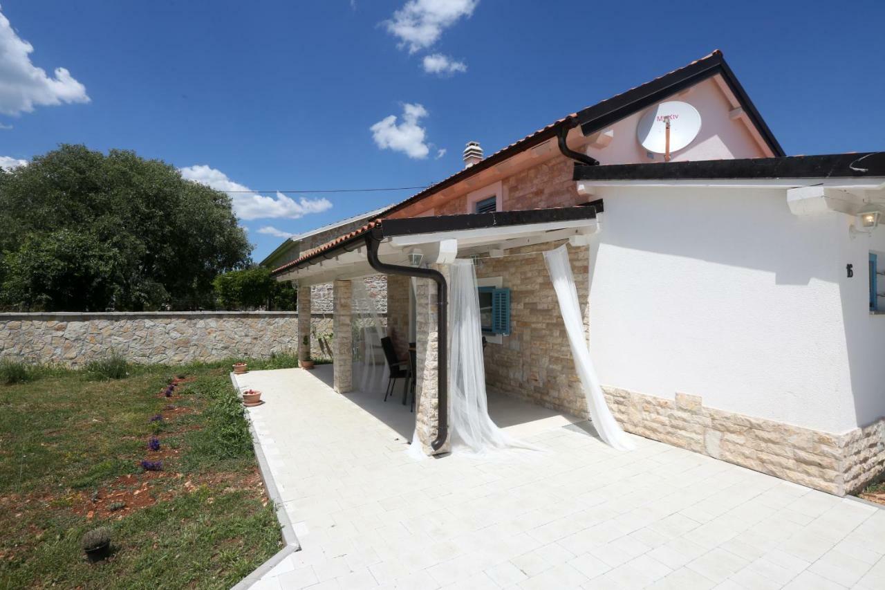 Appartamento Kuce Za Odmor Brkic Lozovac Esterno foto