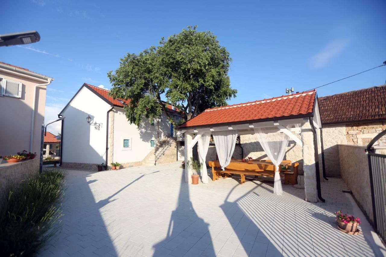 Appartamento Kuce Za Odmor Brkic Lozovac Esterno foto