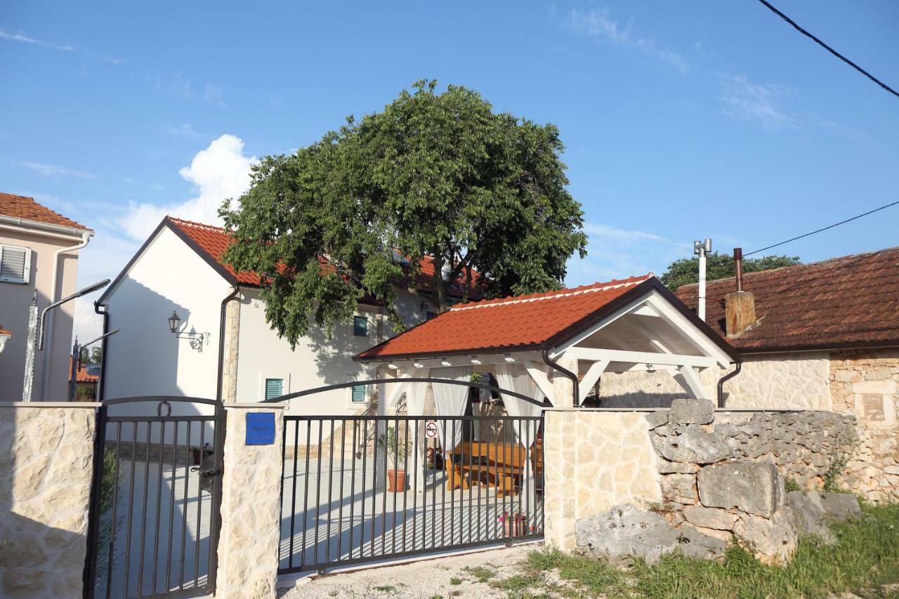 Appartamento Kuce Za Odmor Brkic Lozovac Esterno foto